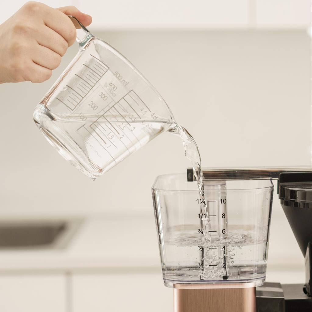 Descale the inside of a coffee machine using citric acid instead of vinegar